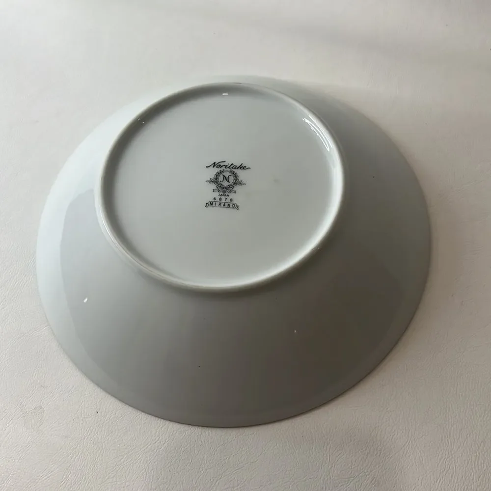 Noritake Soup Bowl White Silver Gray 7 1/4 Round 1 3/4 Tall Japan Mirano Floral